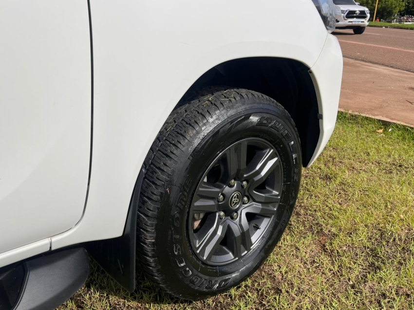 toyota hilux 2.8 d-4d turbo diesel cd sr 4x4 automatico 4p 20236