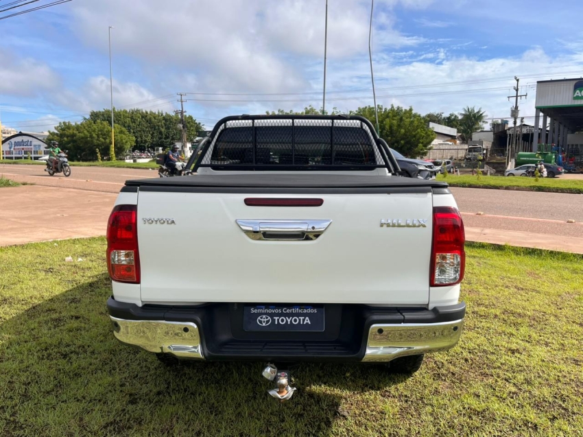 toyota hilux 2.8 d-4d turbo diesel cd sr 4x4 automatico 4p 20234