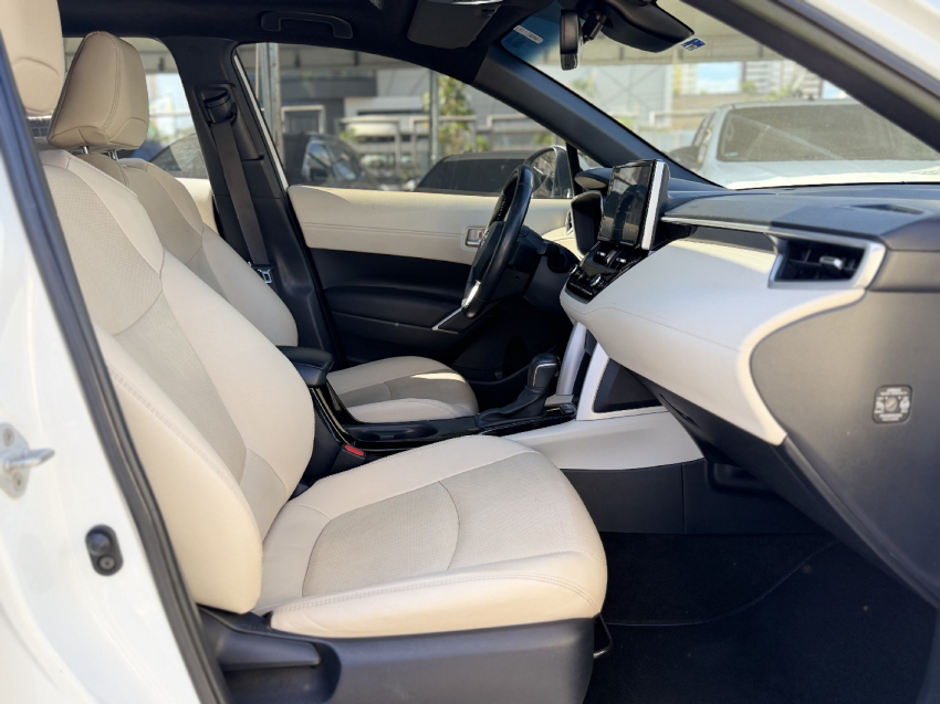 toyota corolla cross xrx hibrido com teto solar9