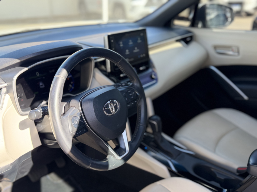toyota corolla cross xrx hibrido com teto solar12