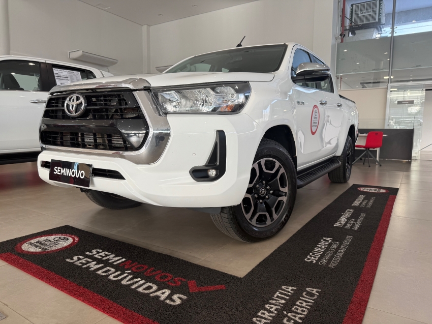toyota hilux 2.8 d-4d turbo diesel cd srv 4x4 automatico 4p 2022 toyota hilux 2.8 d-4d turbo diesel cd srv 4x4 automatico 4p 2022