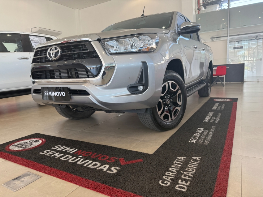 toyota hilux 2.8 d-4d turbo diesel cd srv 4x4 automatico 4p 2024 toyota hilux 2.8 d-4d turbo diesel cd srv 4x4 automatico 4p 2024