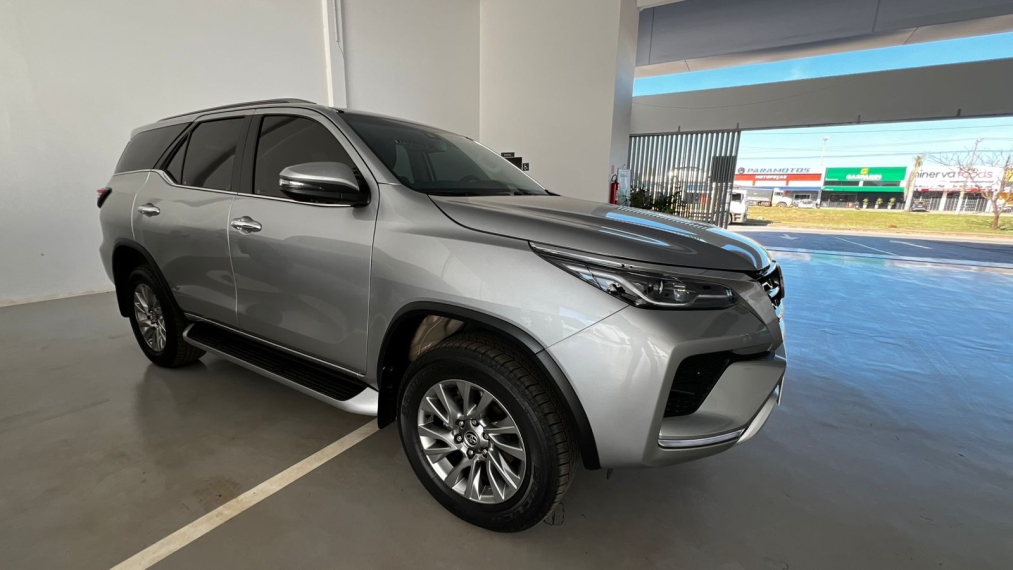toyota hilux sw4 2.8 d-4d turbo diesel srx 7l 4x4 automatico 5p 20241