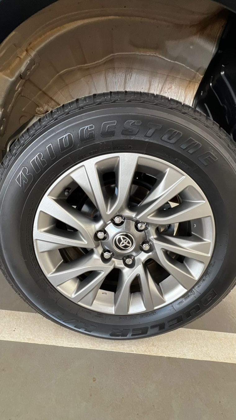 toyota hilux sw4 2.8 d-4d turbo diesel srx 7l 4x4 automatico 5p 202410
