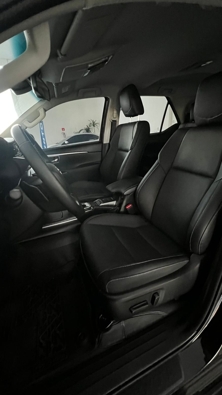toyota hilux sw4 2.8 d-4d turbo diesel srx 4x4 automatico 5p 2023