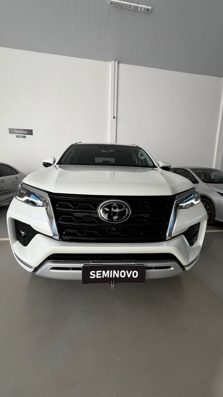 toyota hilux 2.8 d-4d turbo diesel cd srx 4x4 automatico 5p 2022