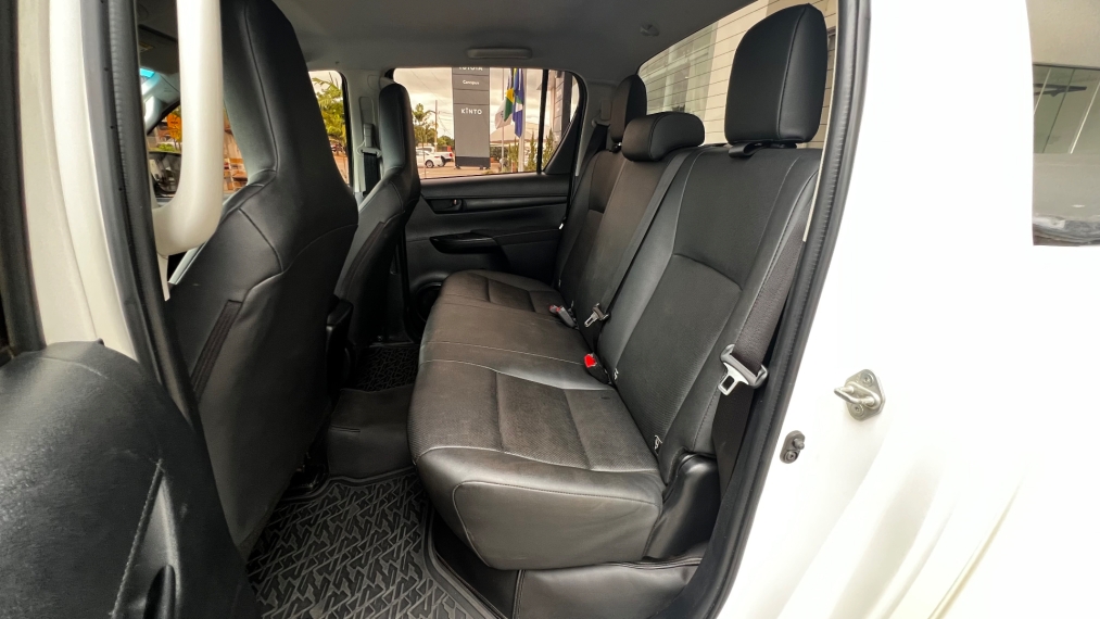 toyota hilux 2.8 d-4d turbo diesel cd power pack 4x4 automatica 5p automatico 202410