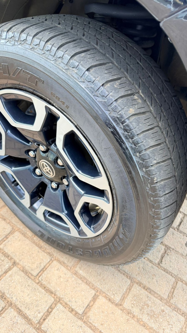 toyota hilux 2.8 d-4d turbo diesel cd srv 4x4 automatico 4p 202113