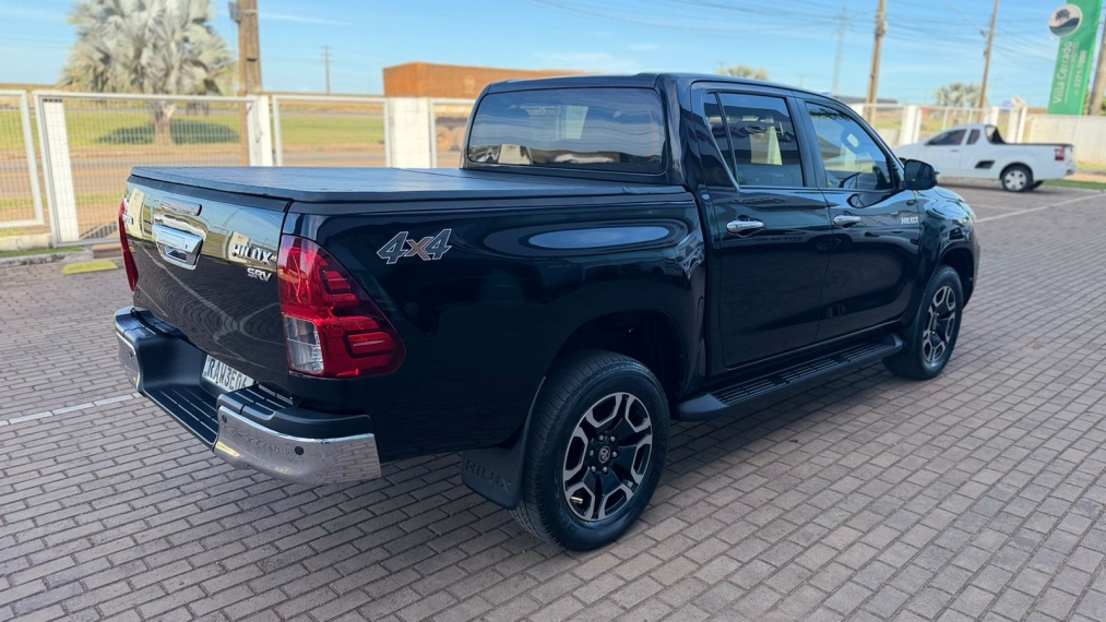 toyota hilux 2.8 d-4d turbo diesel cd srv 4x4 automatico 4p 20213