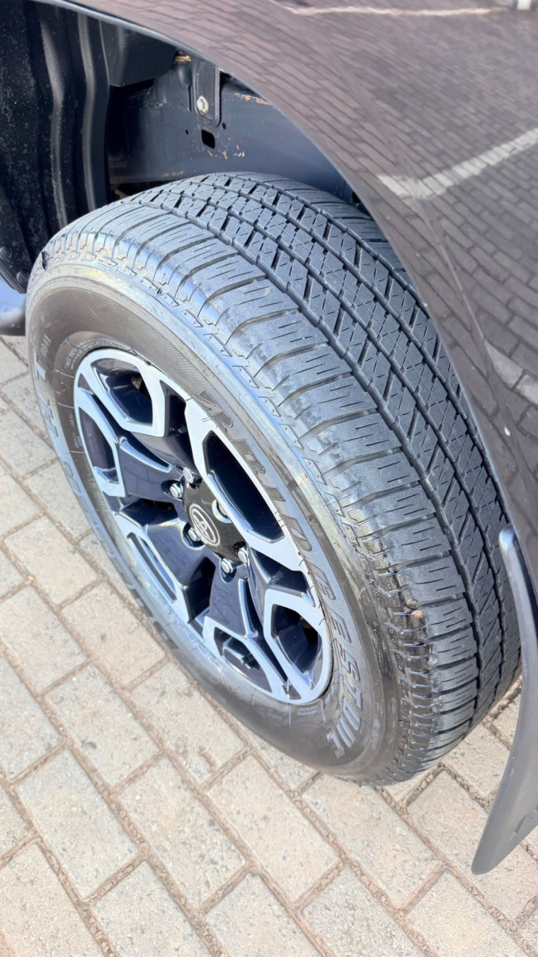 toyota hilux 2.8 d-4d turbo diesel cd srv 4x4 automatico 4p 202111
