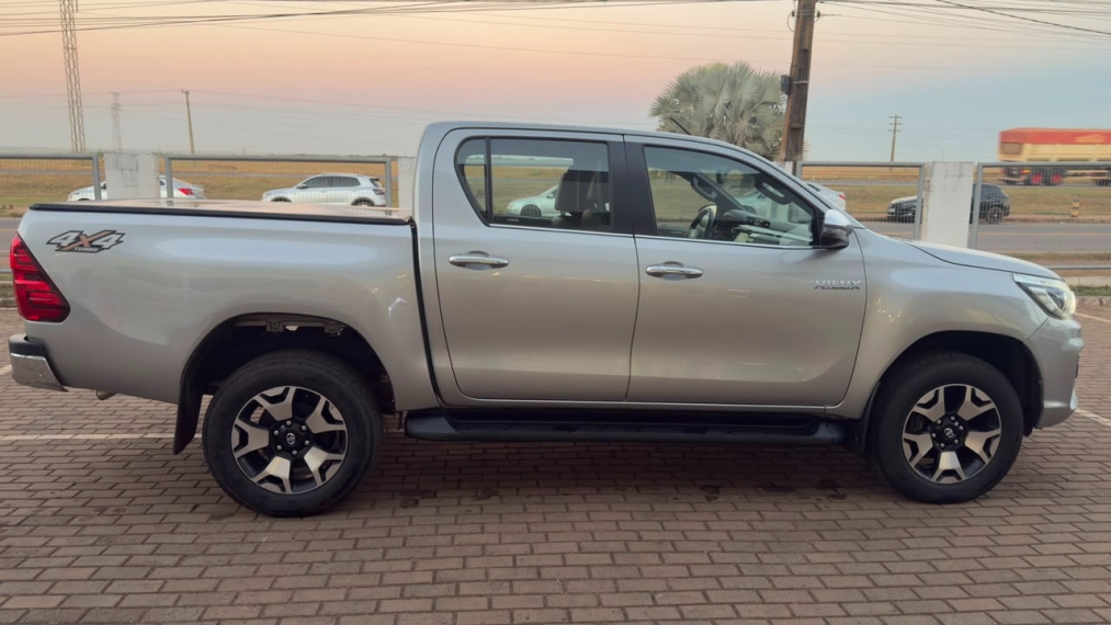 toyota hilux 2.8 srx 4x4 cd 16v diesel 4p automatico 202012