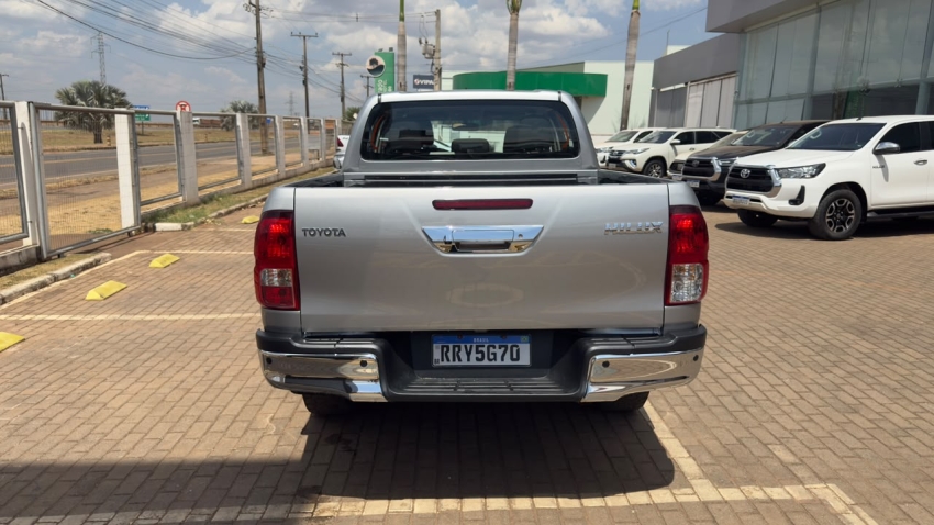 toyota hilux 2.8 d-4d turbo diesel cd sr 4x4 automatico 4p 20244