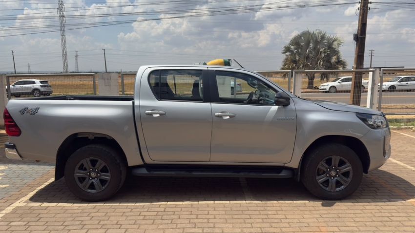toyota hilux 2.8 d-4d turbo diesel cd sr 4x4 automatico 4p 20242