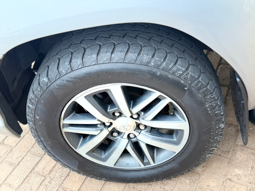 toyota hilux 2.8 srv 4x4 cd 16v diesel 4p automatico 20205