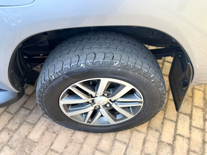 toyota hilux 2.8 srv 4x4 cd 16v diesel 4p automatico 20204