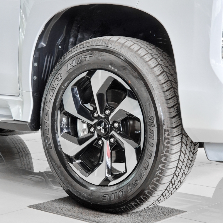 pajero sport hpe-s