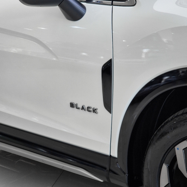 eclipse cross hpe-s black awc