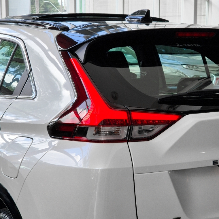 eclipse cross hpe-s black awc