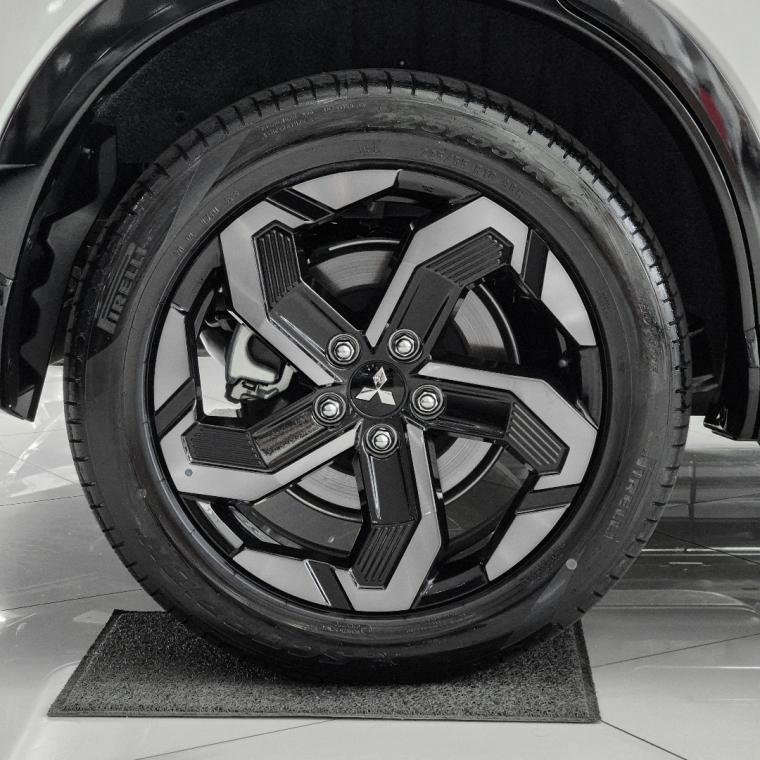 eclipse cross hpe-s black awc