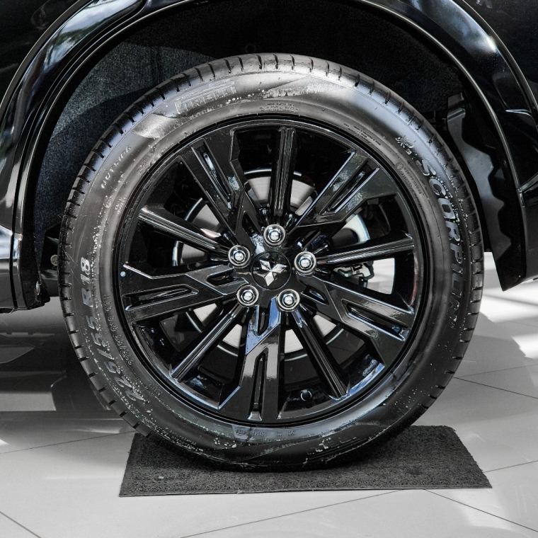 eclipse cross hpe black