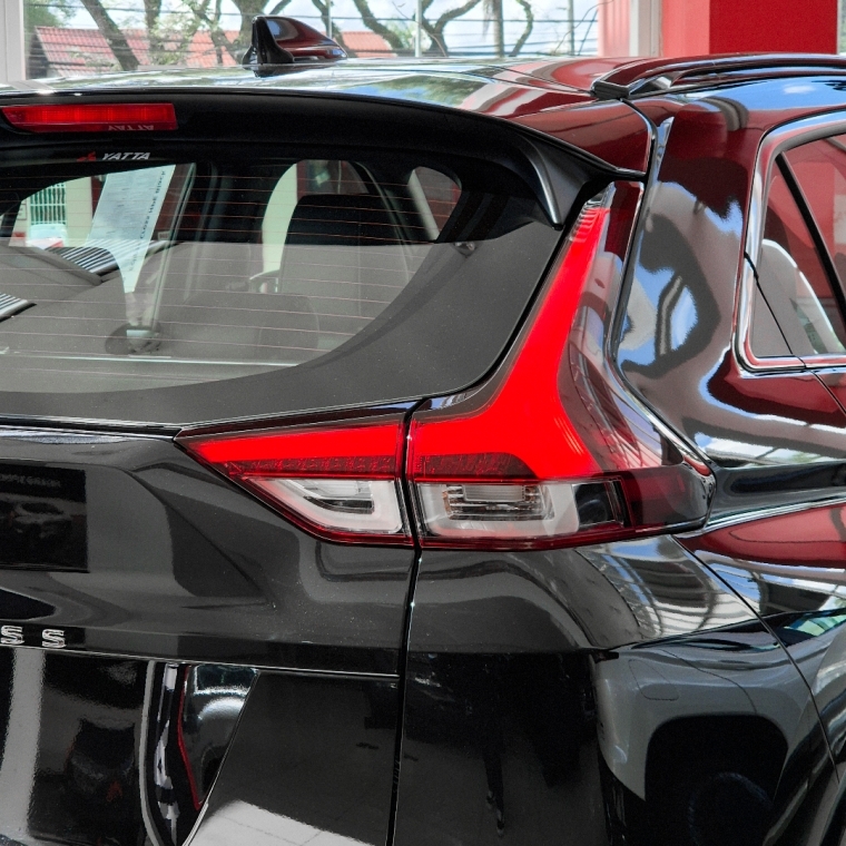 eclipse cross hpe black