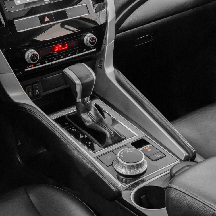 pajero sport hpe-s