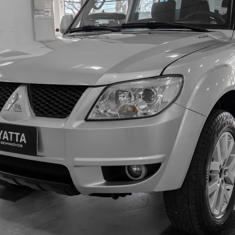 pajero tr4