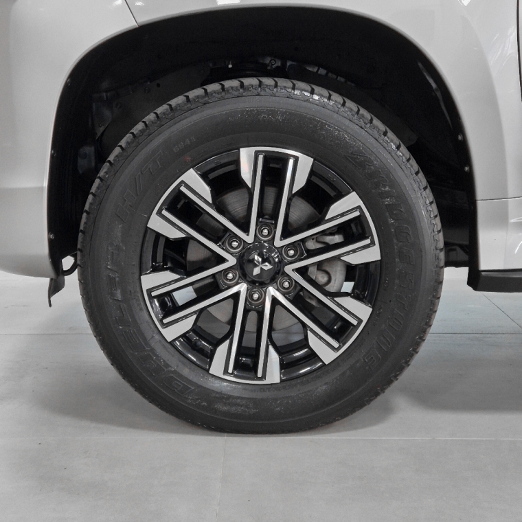 pajero sport hpe-s
