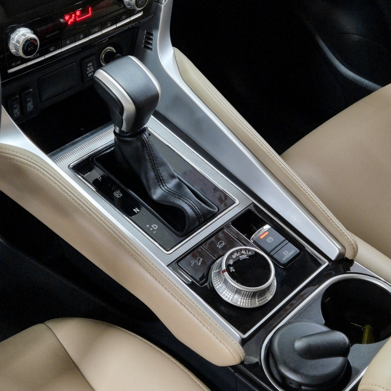 pajero sport hpe-s