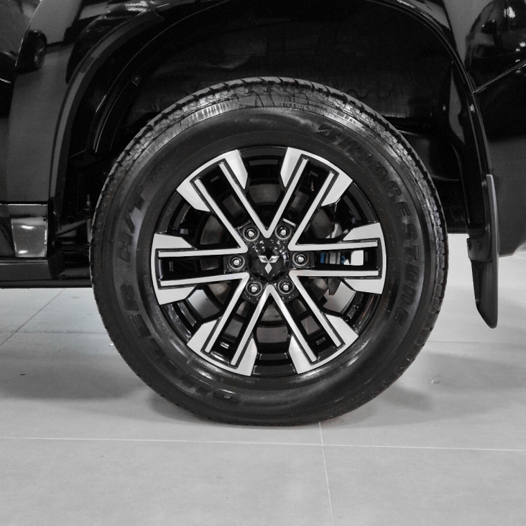 pajero sport hpe-s