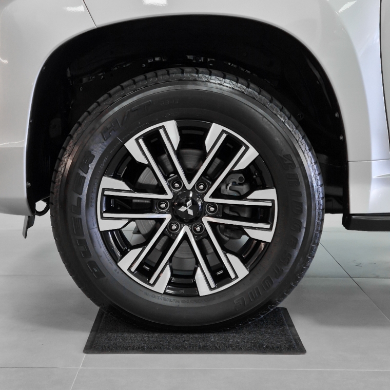 pajero sport hpe