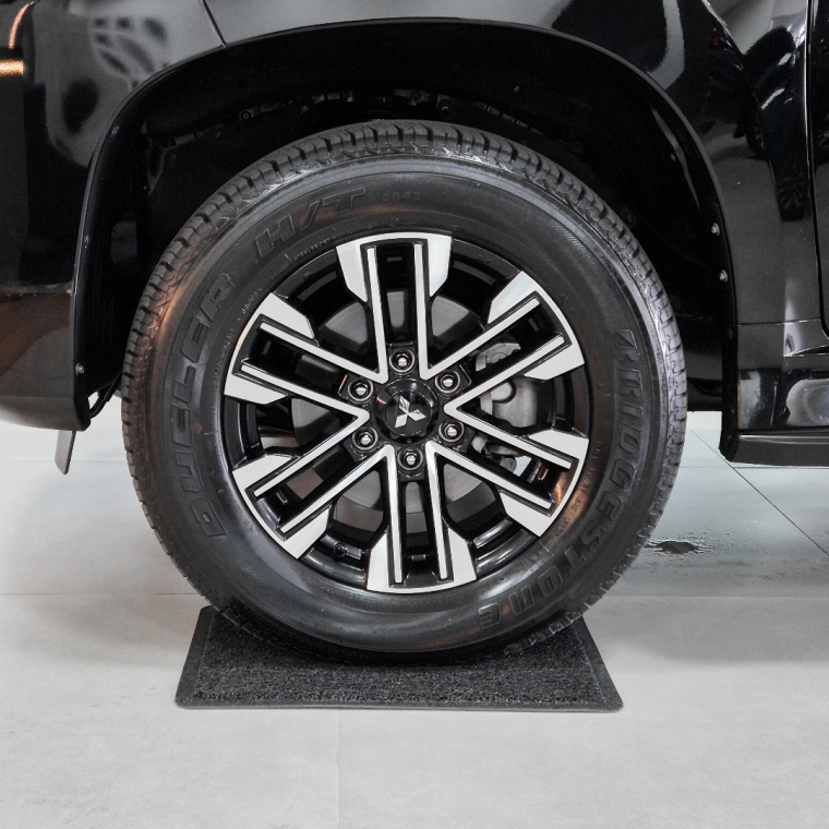 pajero sport hpe-s