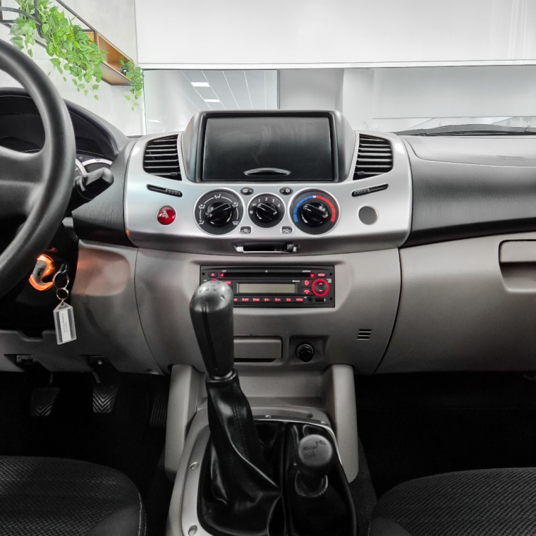 mitsubishi l200 triton gls