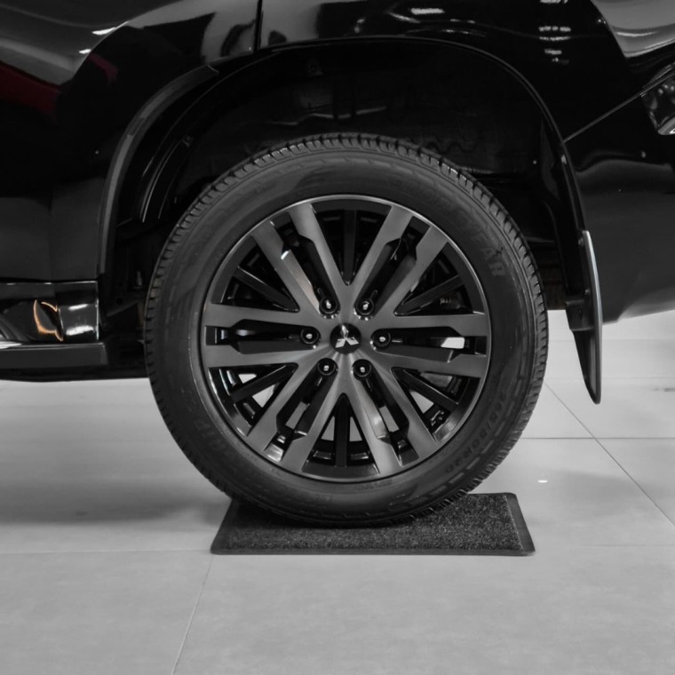 mitsubishi pajero sport legend