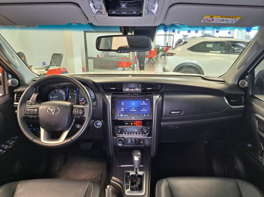 Toyota HILUX SW4 2.8 D-4D TURBO DIESEL SRX 4X4 AUTOMÁTICO 15