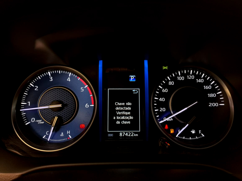 Toyota HILUX SW4 2.8 D-4D TURBO DIESEL SRX 4X4 AUTOMÁTICO 13