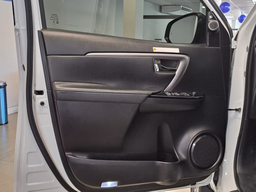 Toyota HILUX SW4 2.8 D-4D TURBO DIESEL SRX 4X4 AUTOMÁTICO 22