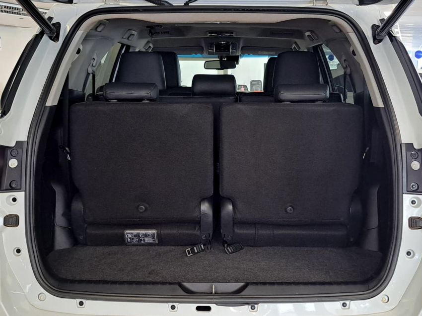 Toyota HILUX SW4 2.8 D-4D TURBO DIESEL SRX 4X4 AUTOMÁTICO 11