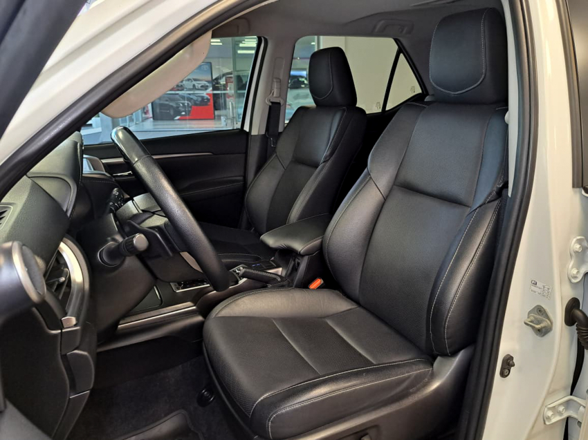 Toyota HILUX SW4 2.8 D-4D TURBO DIESEL SRX 4X4 AUTOMÁTICO 24