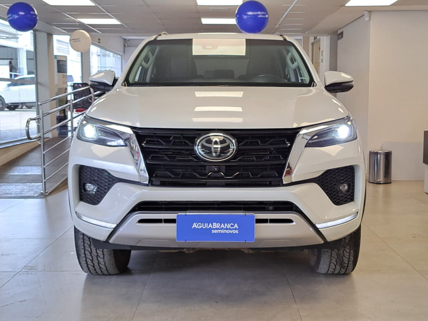 Toyota HILUX SW4 2.8 D-4D TURBO DIESEL SRX 4X4 AUTOMÁTICO 3