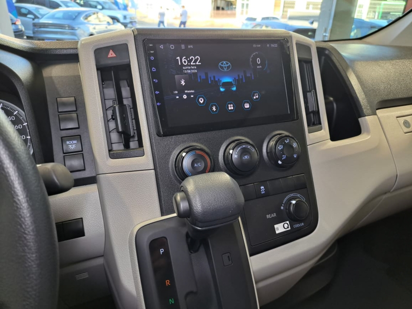 Toyota HIACE 2.8 D-4D TURBO DIESEL MINIBUS 15+1 DX AUTOMÁTICO 18