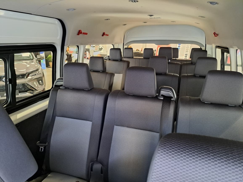 Toyota HIACE 2.8 D-4D TURBO DIESEL MINIBUS 15+1 DX AUTOMÁTICO 27