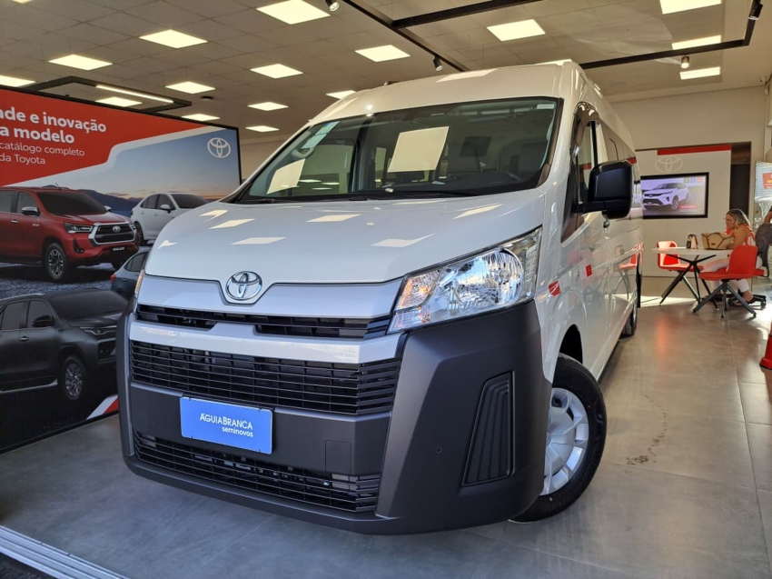 Toyota HIACE 2.8 D-4D TURBO DIESEL MINIBUS 15+1 DX AUTOMÁTICO