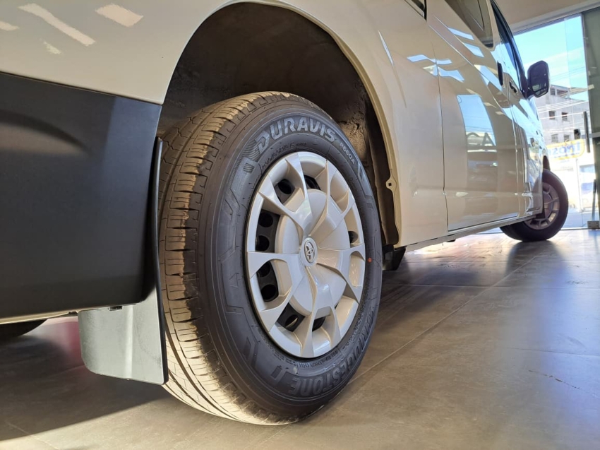 Toyota HIACE 2.8 D-4D TURBO DIESEL MINIBUS 15+1 DX AUTOMÁTICO 11