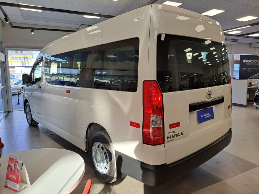 Toyota HIACE 2.8 D-4D TURBO DIESEL MINIBUS 15+1 DX AUTOMÁTICO 7