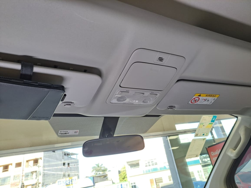 Toyota HIACE 2.8 D-4D TURBO DIESEL MINIBUS 15+1 DX AUTOMÁTICO 20