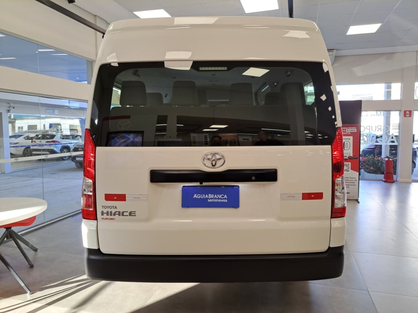 Toyota HIACE 2.8 D-4D TURBO DIESEL MINIBUS 15+1 DX AUTOMÁTICO 8