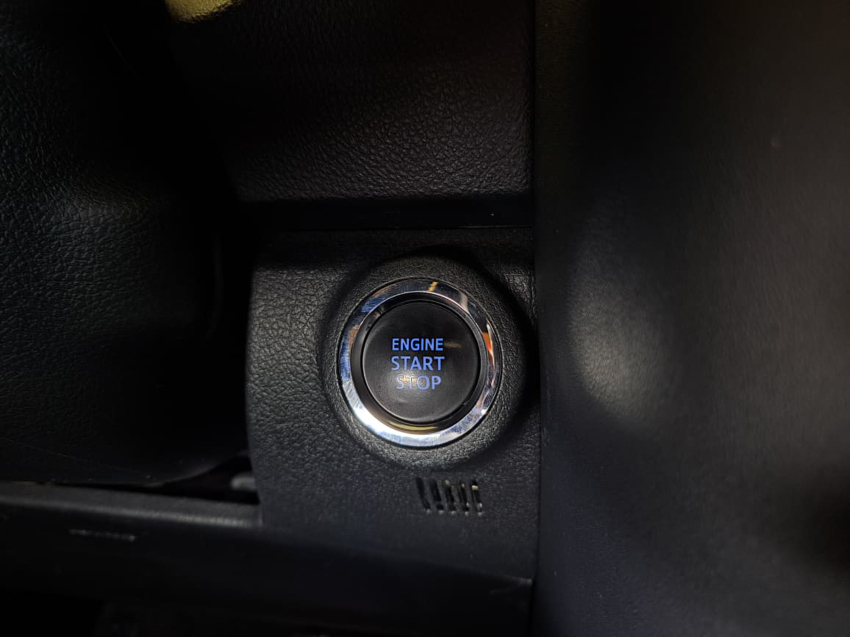 Toyota HILUX SW4 2.8 D-4D TURBO DIESEL SRX 4X4 AUTOMÁTICO 18