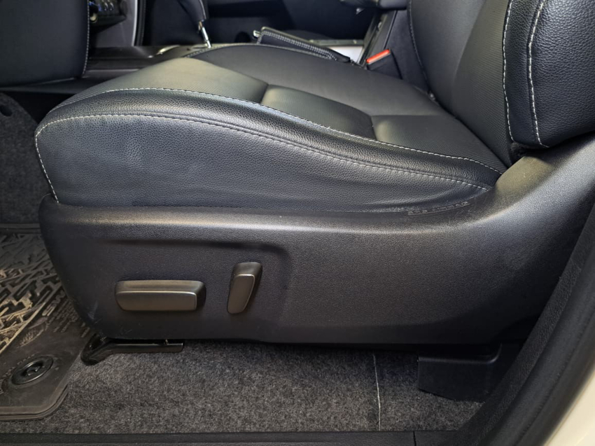 Toyota HILUX SW4 2.8 D-4D TURBO DIESEL SRX 4X4 AUTOMÁTICO 24