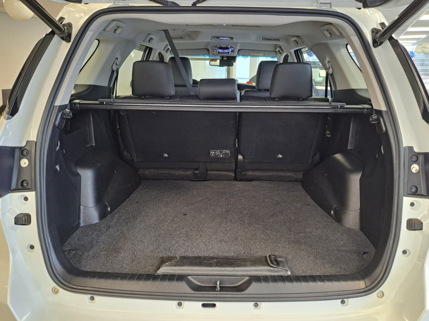 Toyota HILUX SW4 2.8 D-4D TURBO DIESEL SRX 4X4 AUTOMÁTICO 11